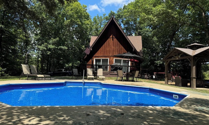 Wake Forest Cabina | Mountain Cabin in Town