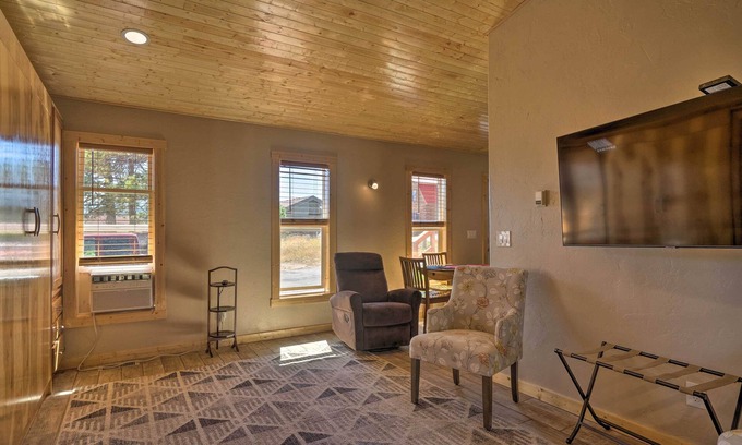 Woodland Park Apartamento | Mountain Cabin, Walk to Dining/Memorial Park!