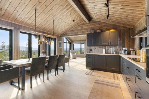 Vikberget Casa | Mountain Cabin With Jacuzzi Near Turufjell