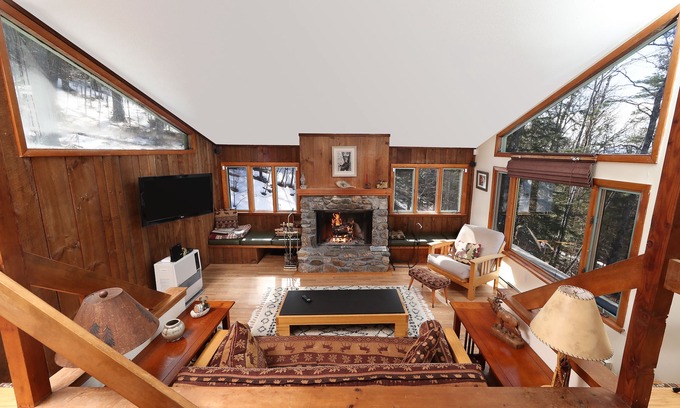 Campton Chalet De Esquí | Cabaña de montaña con vistas de largo alcance, privacidad y más.