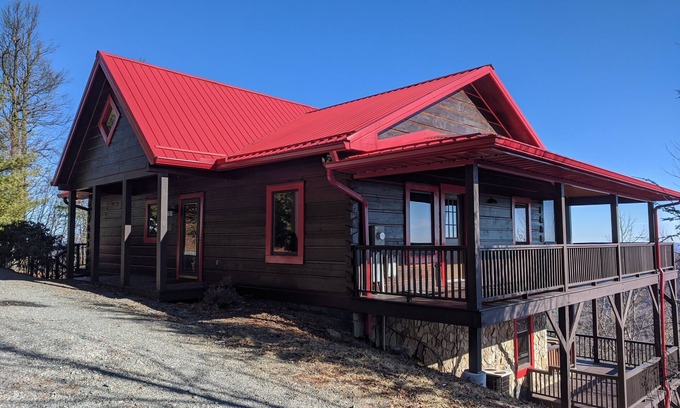 Sparta Casa | Mountain Cabin with Views of the Blue Ridge Parkway and the Piedmont