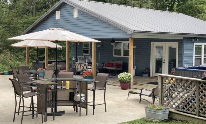 Farmington Casa | Mountain Clay Hideaway Couple’s Retreat w/Hot Tub