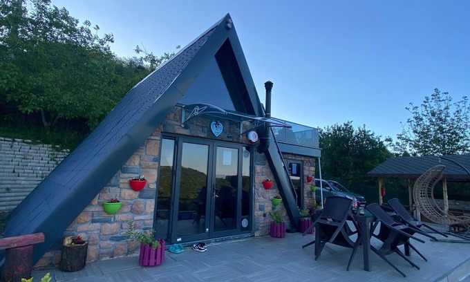 Kartepe Complejo | Mountain Cottage Havuzlu Dağ Evi/ Eşmeahmediye