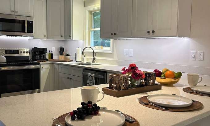 Alton Bay Casa | Mountain cottage hiking boat lake peaceful family adventures Winniescapes