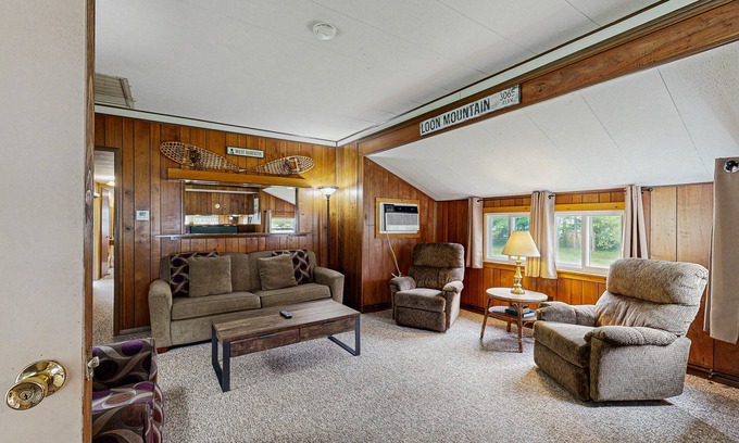 Lincoln Cabaña | Mountain cottage with private chimnea, W/D, off-site amenities - great location