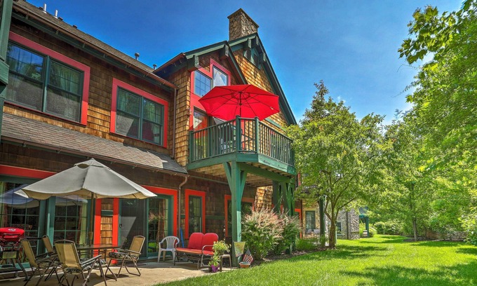 Vernon Casa | Condominio con piscina a pasos de Mountain Creek Atracciones!
