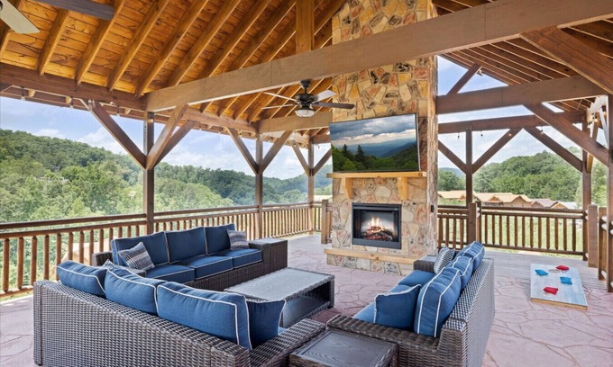 Caton Apartamento | ~LUXURY~ INDOOR POOL/GAZEBO/OUTDOOR FIREPLACE/GAME RM/GOLDEN TEE/ SAUNA/HOT TUB!