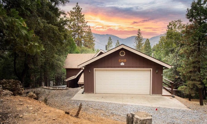 Springville Casa | Mountain Escape - Perfect for Families, Large Deck!