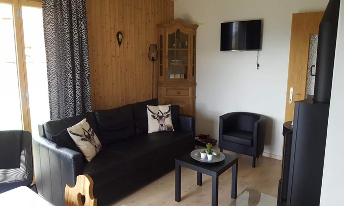 Salins Apartamento | Agradable apartamento con patio en colinas
