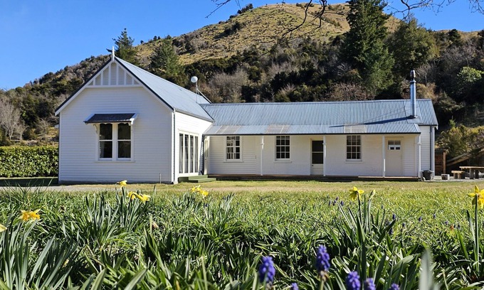 Hurunui District Otro | Mountain farmhouse with adventures at your door on historic Island Hills Station