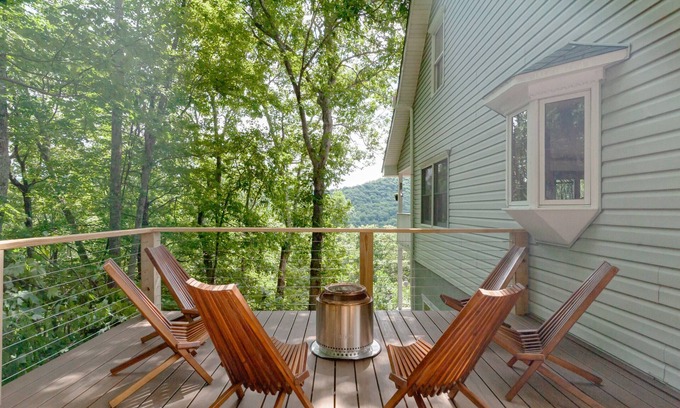 Cullowhee Casa | Mountain Getaway~Hot Tub~Fire Pit~Lake Glenville ~Fully Equipped Kitchen