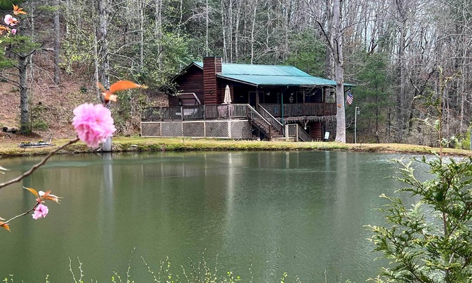 Andrews Cabina | Mountain Getaway w/ Pond, Grill, & 2 Fire Pits!