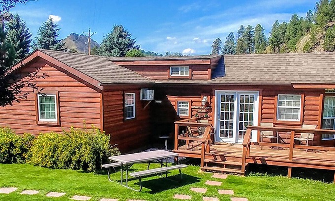 Hill City Cabina | Mountain Goat Gulch Vacation Cabin at Creekside-In the Black Hills