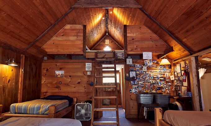 Roan Mountain Casa | Mountain Harbour B&B and Hiker Hostel