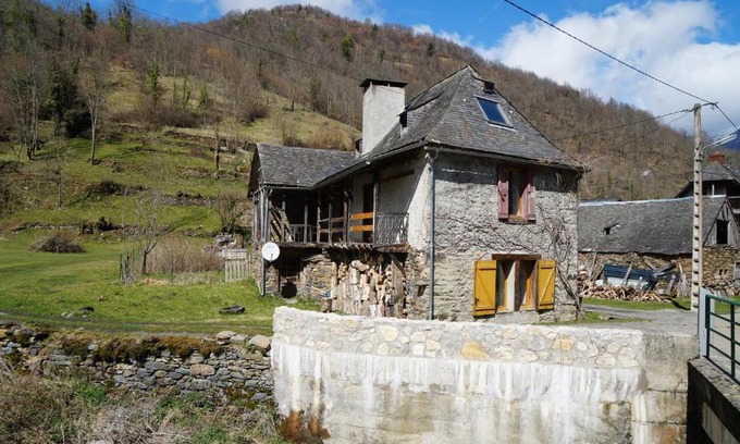 Sentein Casa | Mountain House with Beautiful Views and Real Fires