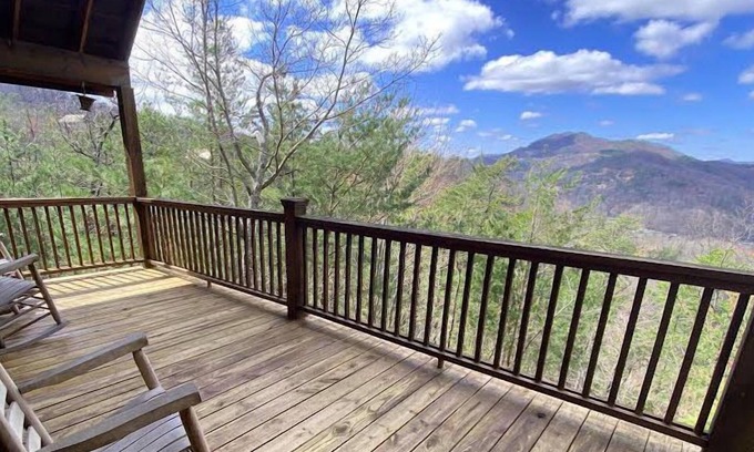 Wears Valley Casa | Mountain Life - Beautiful Mountain & Valley View - Hot Tub - WiFi