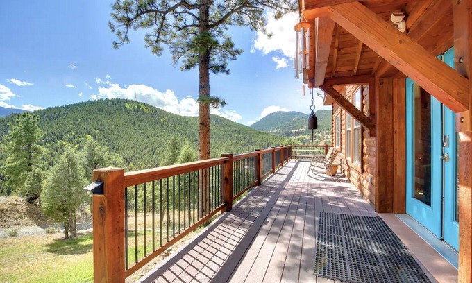 Idaho Springs Casa | Mountain Liv’n Modern 100% Off-grid Home with Amazing Views