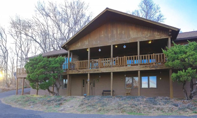 Natural Bridge Casa | Mountain Lodge: Heated Pool 83°