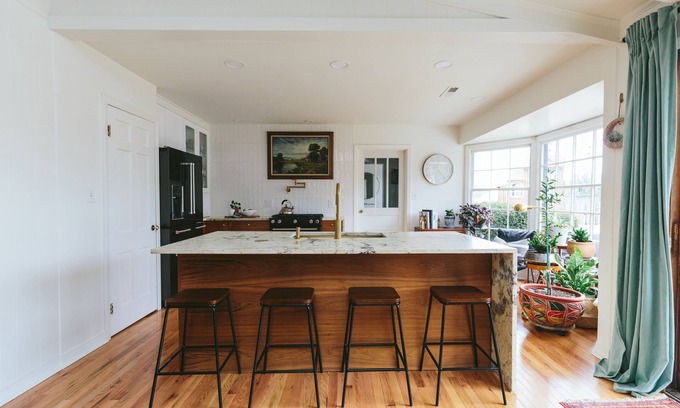 Canton Casa | Mountain Midcentury Stunner w/ Blue Ridge Views + Hot Tub + Fire Pit