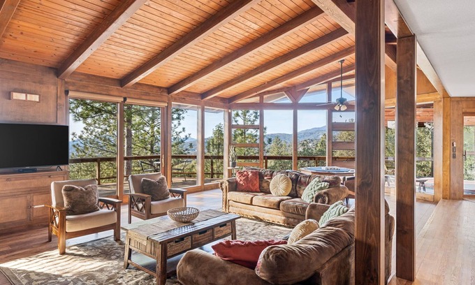 Oakhurst Cabina | Mountain Oasis! Indoor Hot Tub, Game Room, VIEWS!