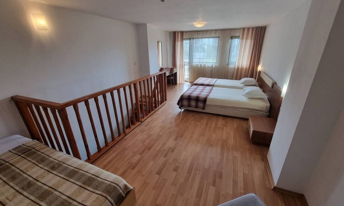 Shiligarnika Apartamento | Apartamento hogareño de 1 dormitorio y dos pisos, Wi-Fi de 200 Mbps
