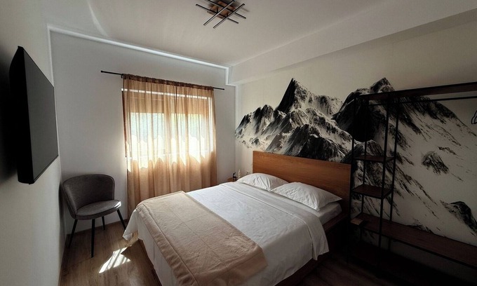 Busteni Apartamento | Mountain Place to Remember 2BR | Balcony and River