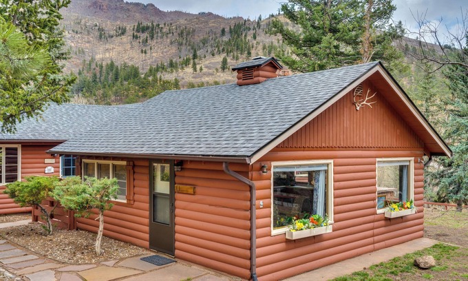 Cascade Cabina | Mountain Retreat at Base of Pikes Peak!