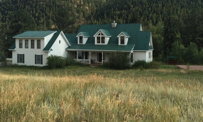Grant Casa | Retiro de montaña en el río