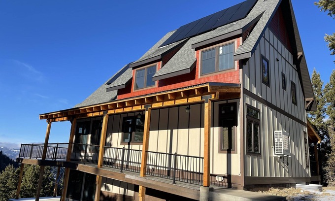 Drummond Casa | Mountain Retreat: Stunning Views, Off-Grid Luxury, Trails, Fishing, Stargazing