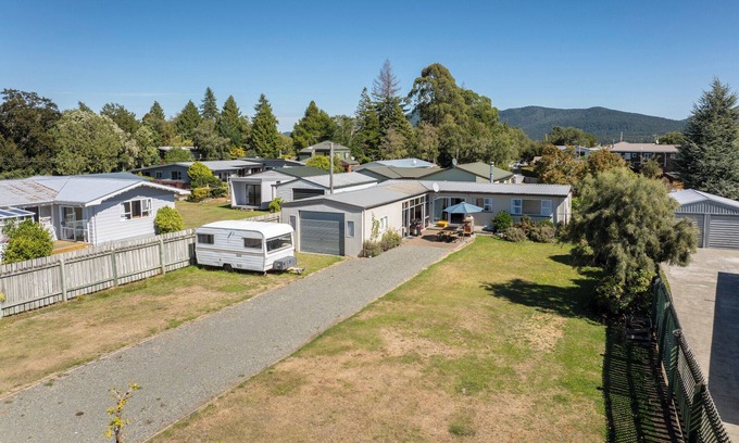 Te Anau Casa | Mountain Serenity - Te Anau Holiday Home