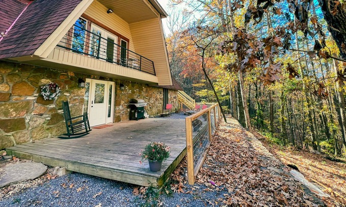 Heber Springs Cabina | Mountain side cabin with beautiful views close to town