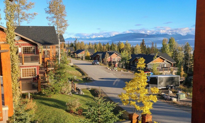 Golden Condominio | Mountain Views - Hot Tub - Ski In Ski Out at Kicking Horse Mountain Resort