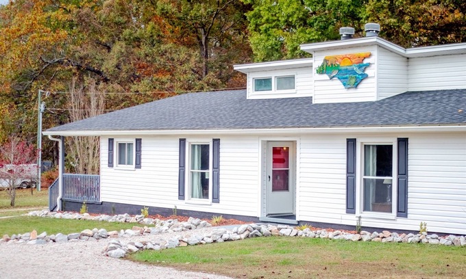 Wake County Casa | Mountain Vibes - Pleasant Serene Private Townhome