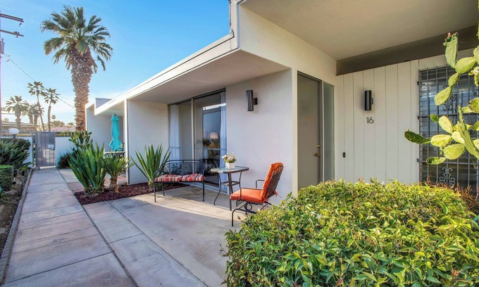 Palm Desert Condominio | Mountain View 2-Bedroom Condo, Gated Community 1 Mile from El Paseo