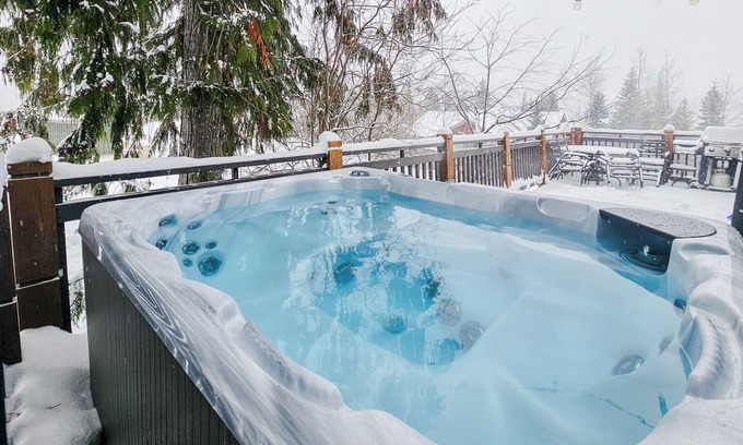Golden Condominio | Mountain View: 2 bedroom mountain condo with hot tub
