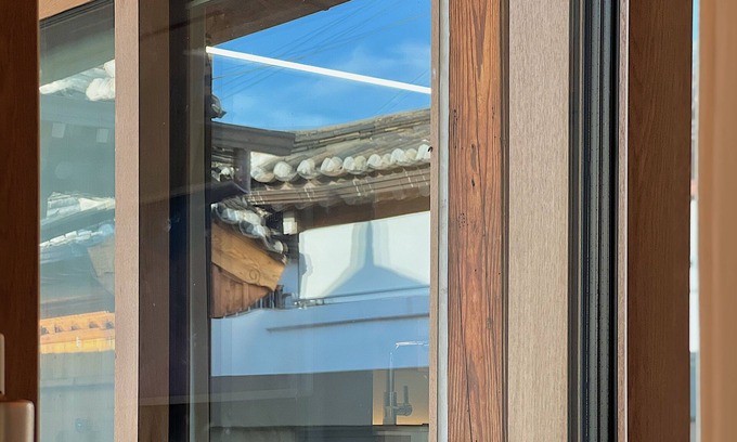 Samcheong-dong Casa | Mountain View 3 Bedroom Traditional Hanok with Bathtub in Bukchon