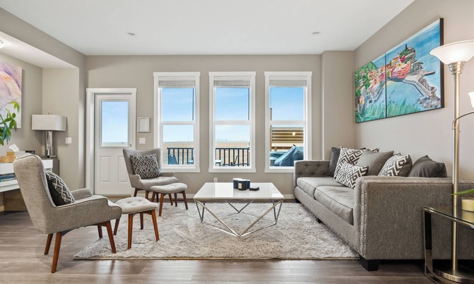 Calgary Casa | Mountain View 3BR Retreat w Private Hot Tub