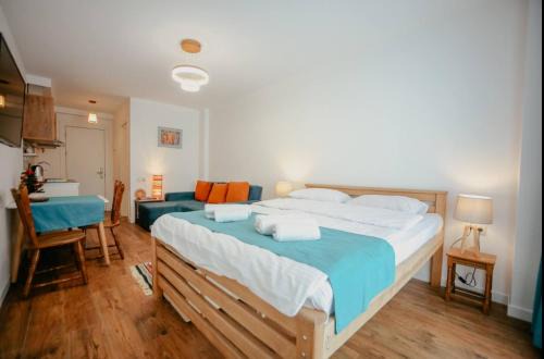 Kazbegi Apartamento | Mountain View Apartment with Balcony next to Gondola Ski Lift