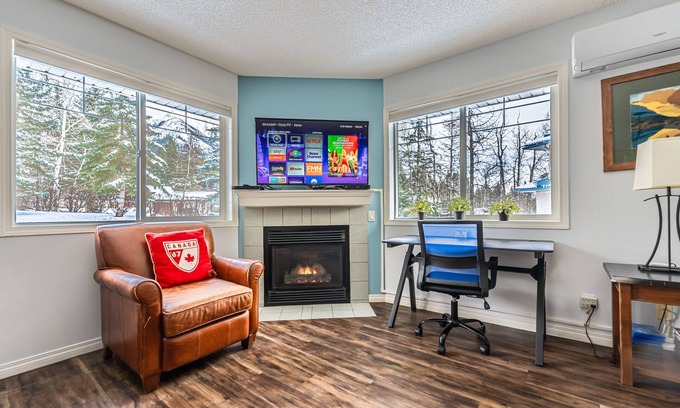 Harvie Heights Condominio | Mountain View Acogedor chalet de 2 plantas, 2 dormitorios, 1. 5 BTH, bañera de hidromasaje, barbacoa