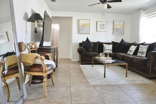 Thousand Palms Casa | Mountain View Escape with Modern Design