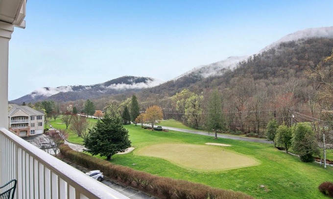 Maggie Valley Condominio | Mountain View Fore You - Golf Front 2 BR, 2BA Condo