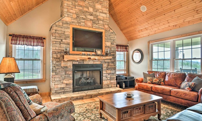 Franklin Casa | 3BR Franklin House w / múltiples cubiertas y vistas Mtn!