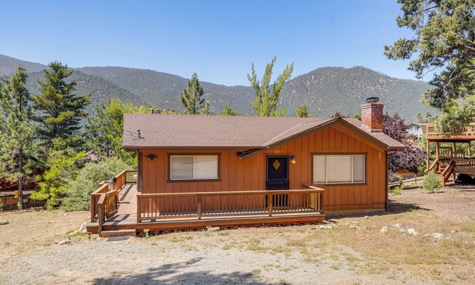 Pine Mountain Club Cabina | Mountain-View Haven w/ Deck in Pine Mountain Club