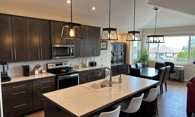 Lumby Casa | Mountain View Home with hot tub close to prime areas for outdoor enthusiasts
