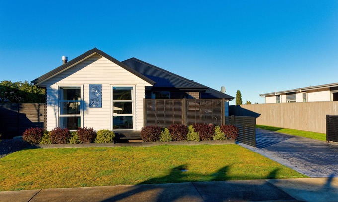 Kaikoura Casa | Mountain View - Kaikoura Holiday Home