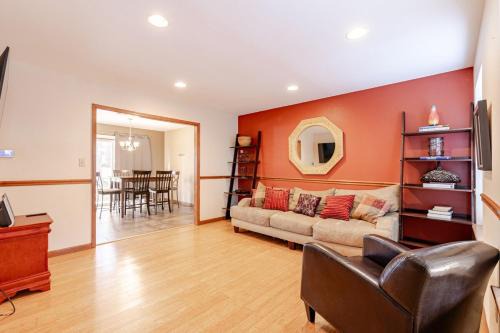 Cherryville Casa | Mountain View-Steam Shower-2 Tier Patio- King Bed