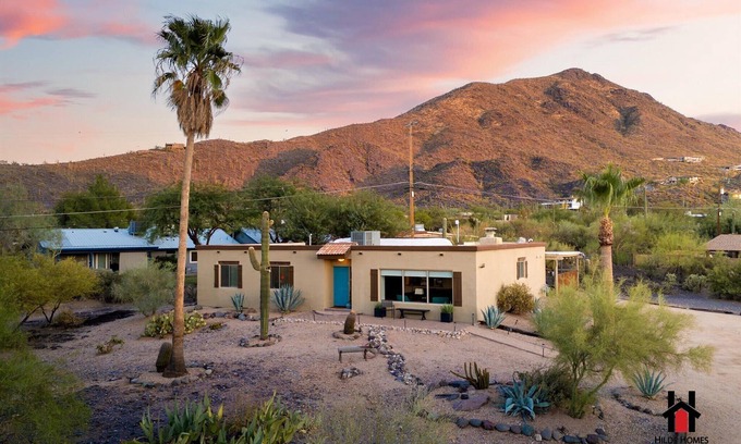 Cave Creek Casa | Mountain Views & Desert Starry Nights by the Fire