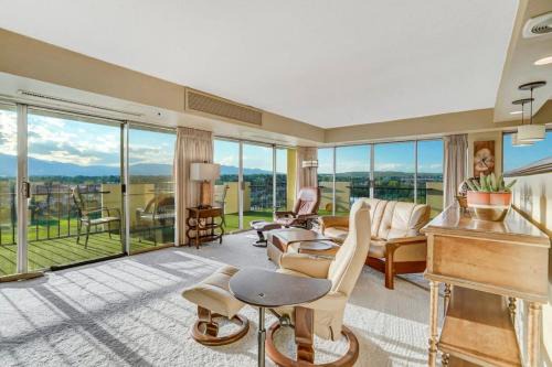 Southeast Colorado Springs Apartamento | Mountain Views From L-Shaped Terrace