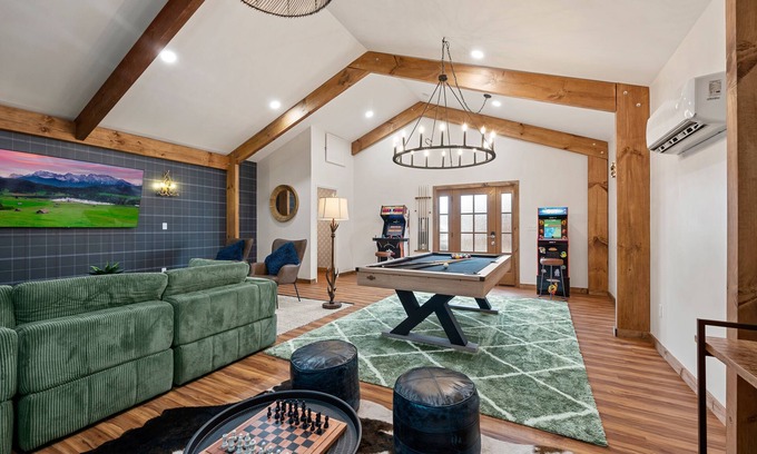 Gatlinburg Chalet De Esquí | Mountain Views/Game Room/Theatre Room/Jacuzzi/Fire Pit/10mins to downtown Gburg
