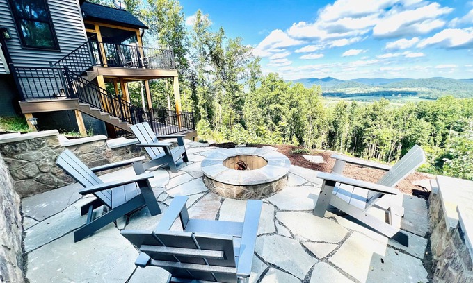 Stanardsville Casa | Weekday discount available! Mountain Views, Hot Tub, Fire Pit, Screened-In Porch